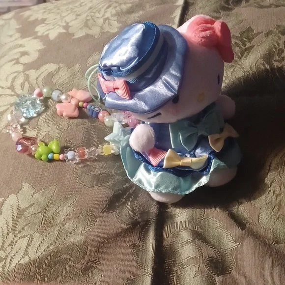 Hello Kitty All Dressed Up 👗 - Picture 10 of 10